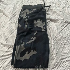 Boys size medium camo print H2O-dri joggers